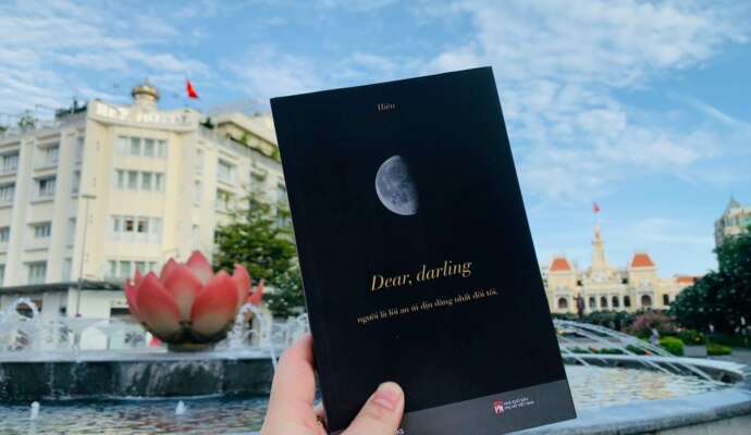 Dear, darling mang đến lời an ủi dịu dàng cùng những câu từ ngây ngất.